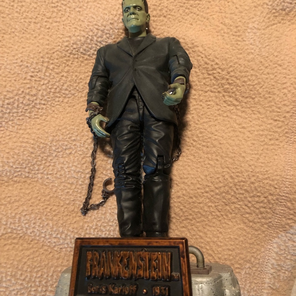 Frankenstein 1931 Boris Korloff Figurine  On Stand  Universal Studios